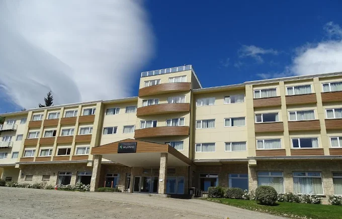 Fachada do Huinid Pioneros Hotel em Bariloche